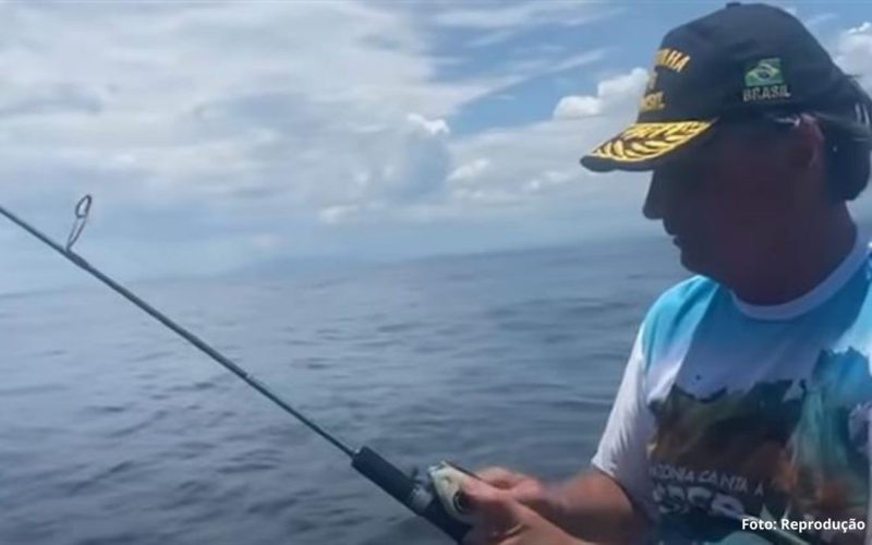 Bolsonaro pescando